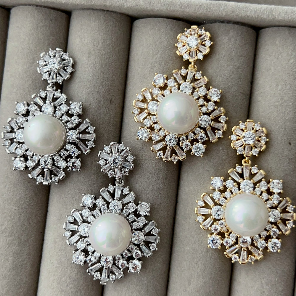 Pearl flower earrings