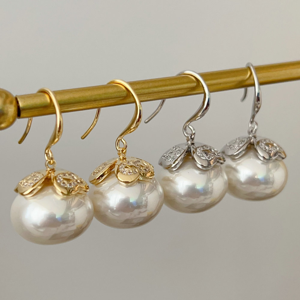 Flower pearl earrings