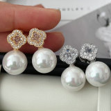 Flower pearl earrings