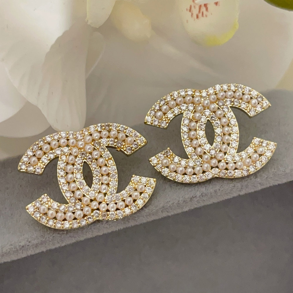 Pearl channel earrings