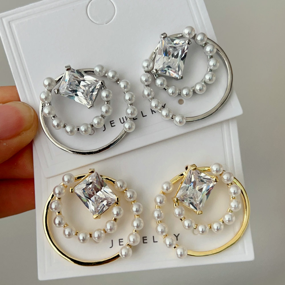 Round pearl earrings