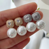 Basic pearl earrings