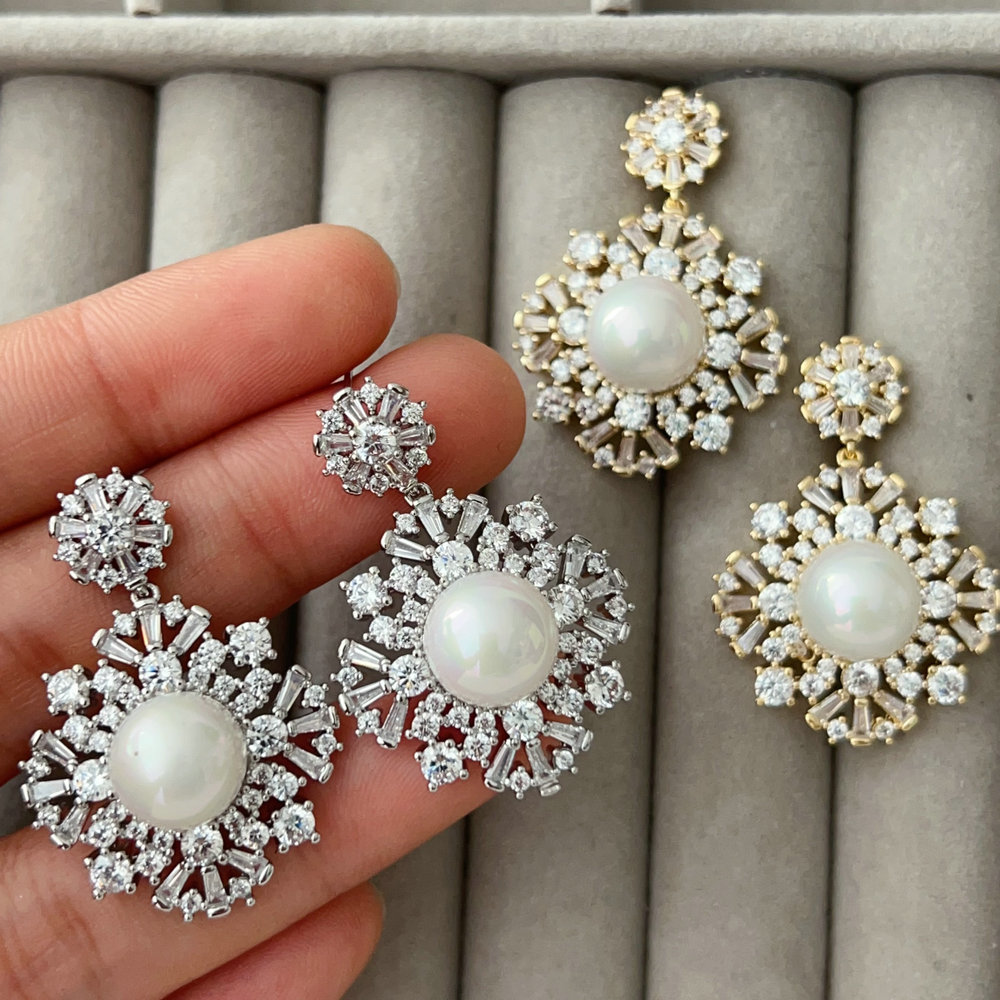 Pearl flower earrings