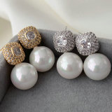 Basic pearl earrings