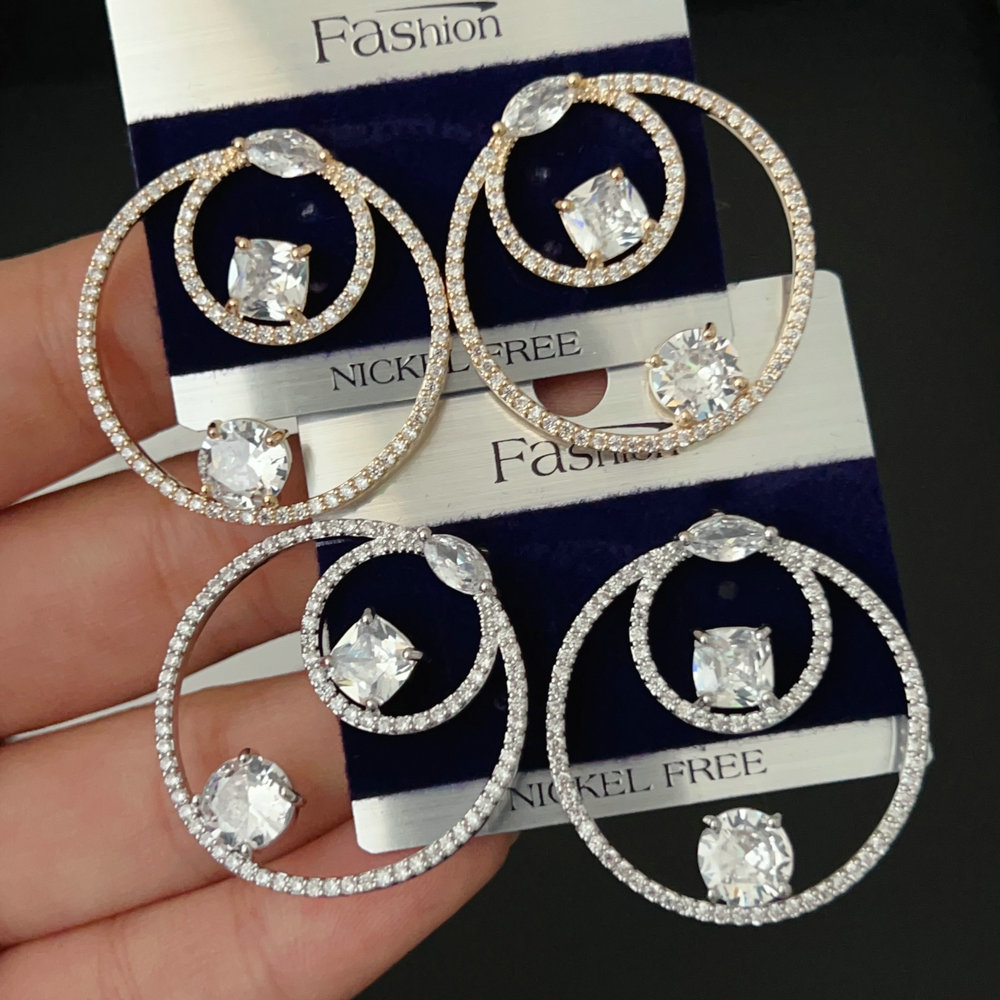 Round zircon earrings