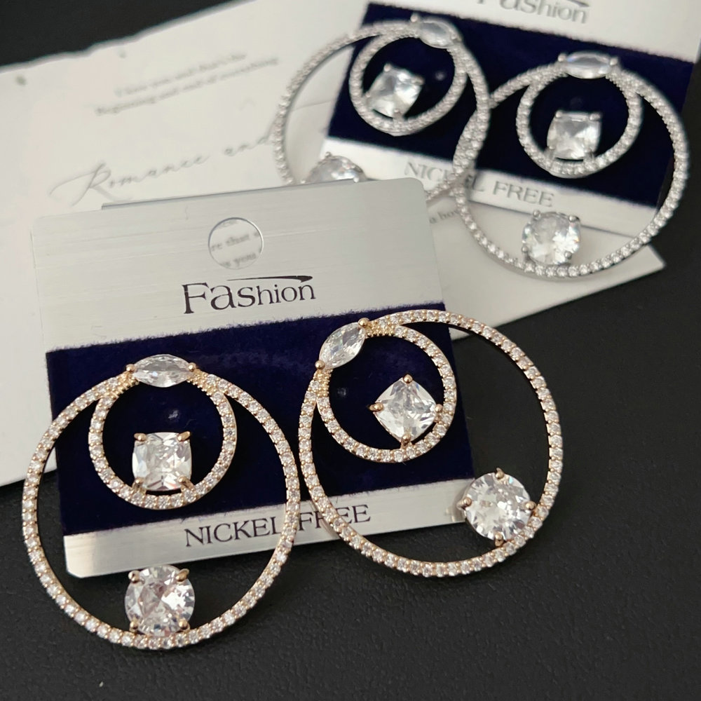 Round zircon earrings