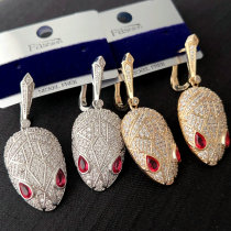 Red eye zircon earrings