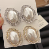Oval pearl earrings