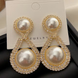 Water drop pearl earrings