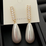 Water drop pearl earrings