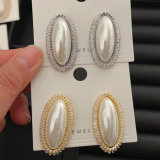 Oval pearl earrings