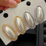 Oval pearl earrings