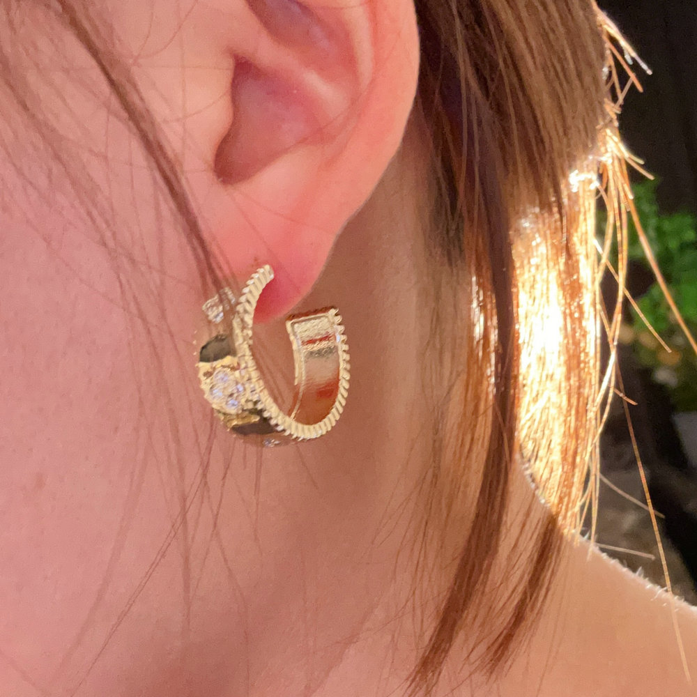 Pave clover hoop