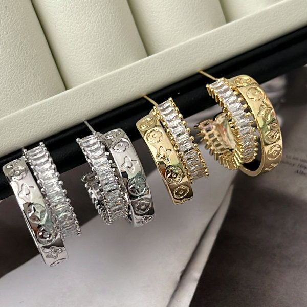 Pave nail hoop