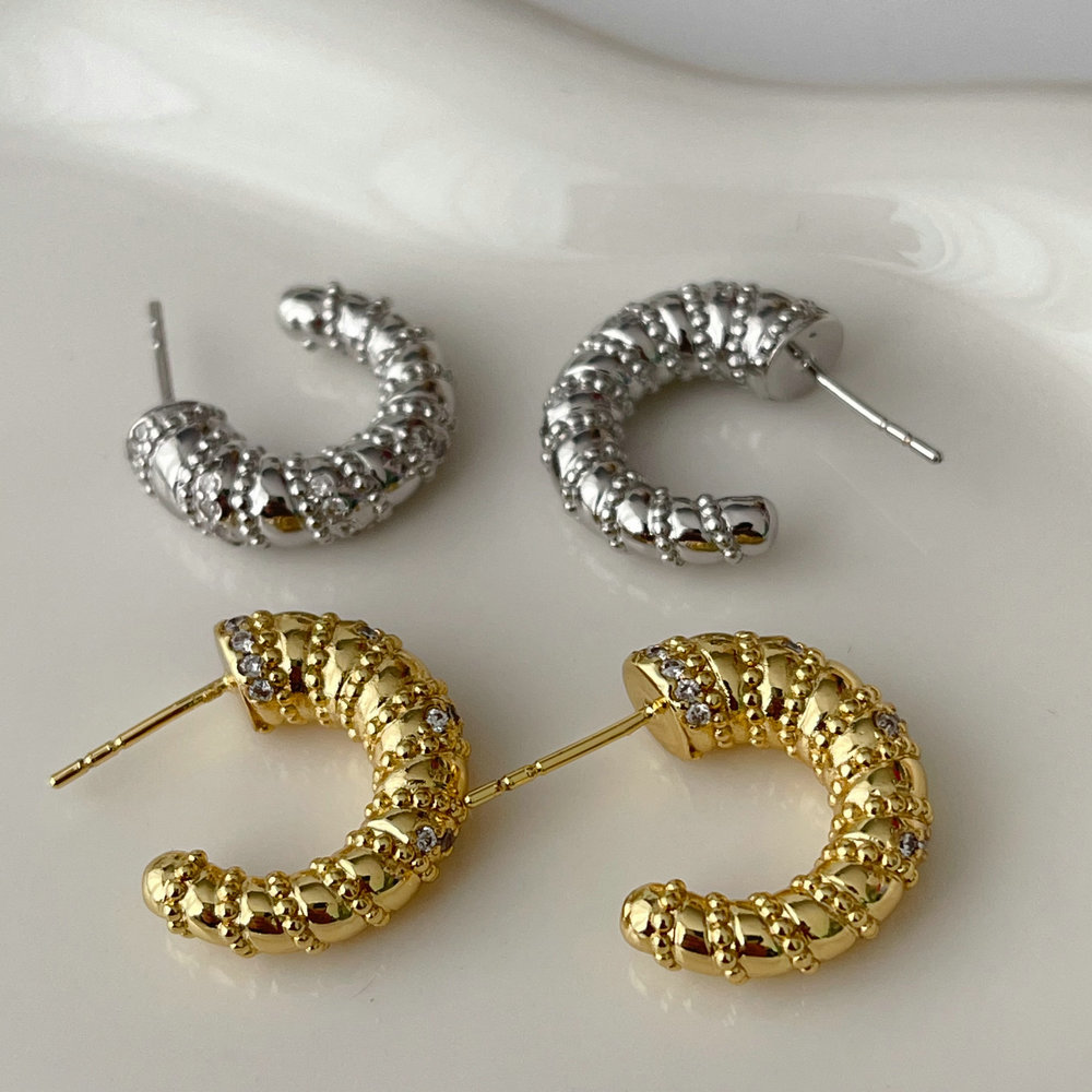 Pave twist hoop