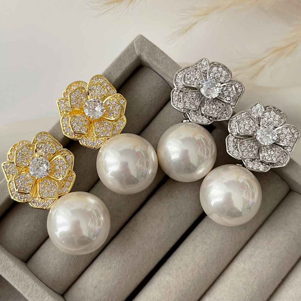 Pearl flower earrings