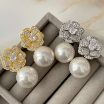 Pearl flower earrings