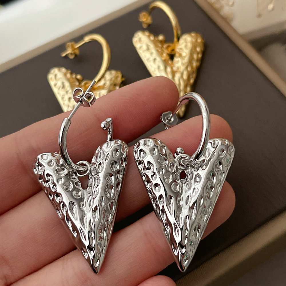Chunky heart earrings