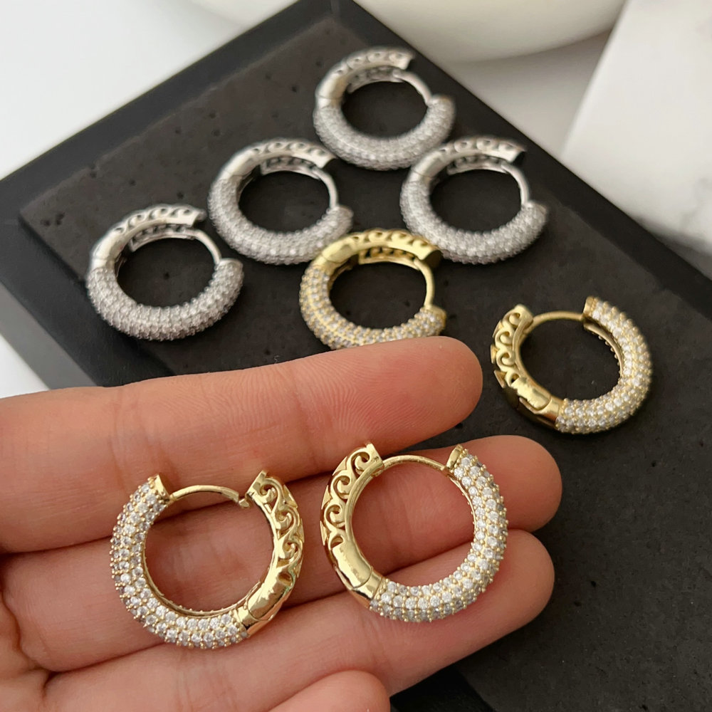 Basic zircon hoop