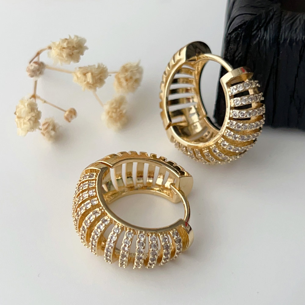 Basic zircon hoop