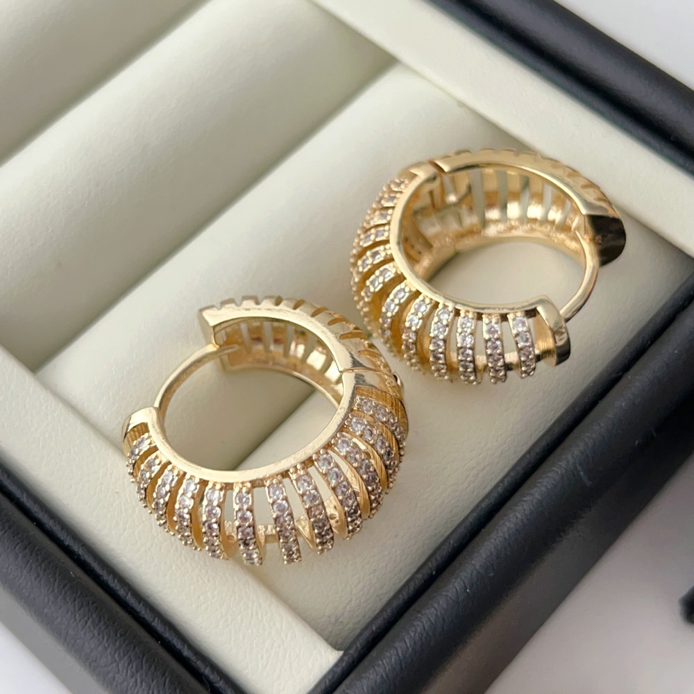 Basic zircon hoop