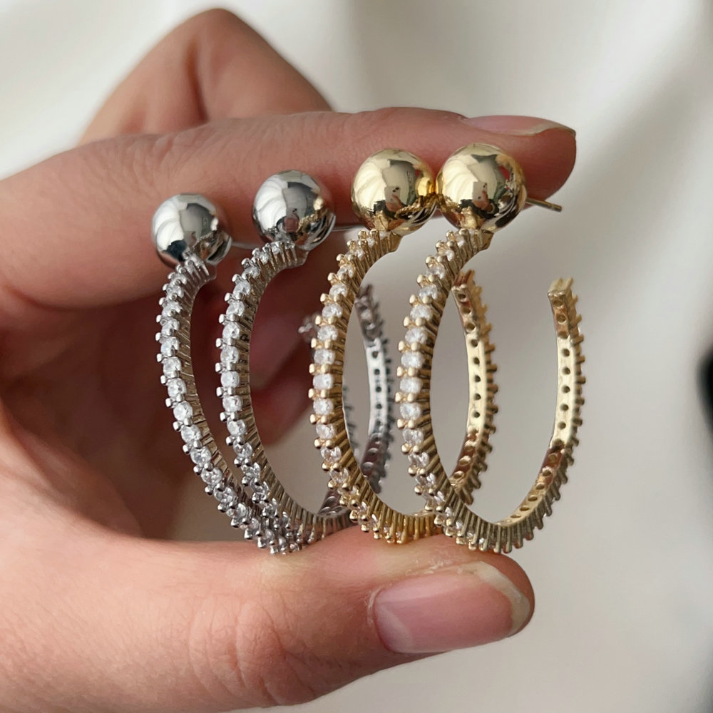 Basic zircon hoop