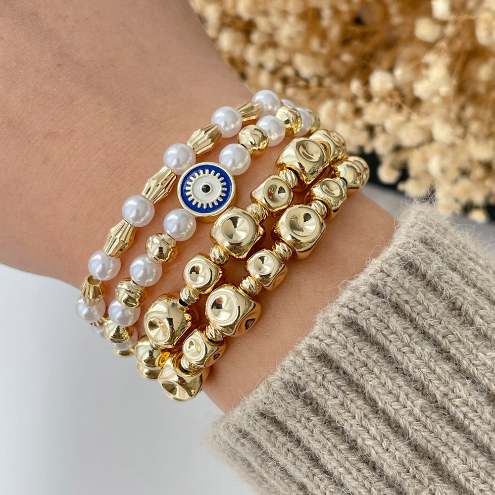Gold bead spring bracelet
