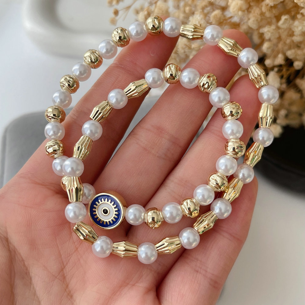 Pearl spring eye bracelet