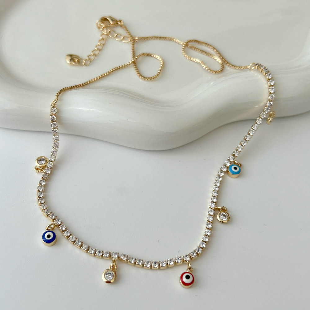 Thin chain with eye charm