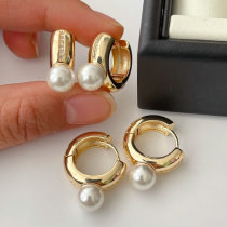 Pearl hoop