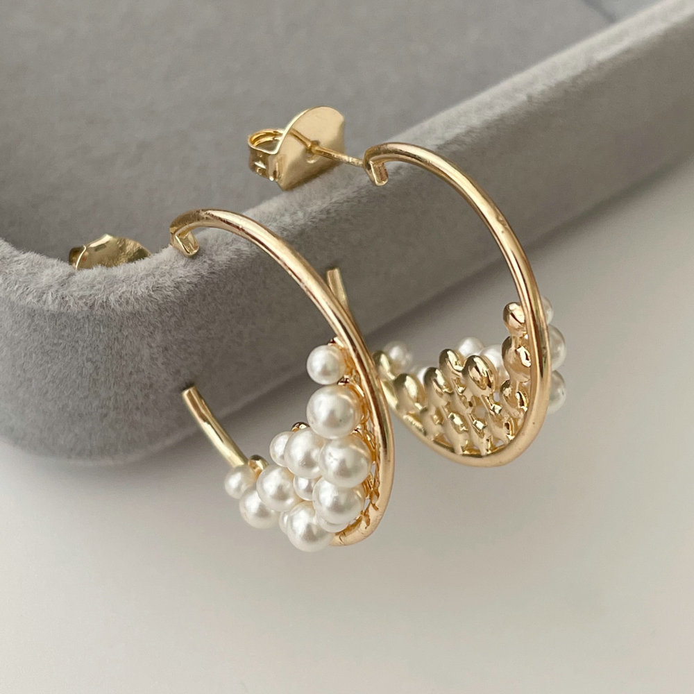 Pearl hoop