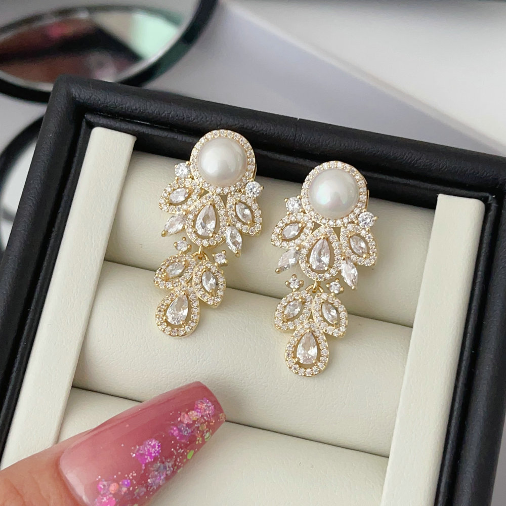 Pearl zircon earrings