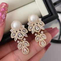 Pearl zircon earrings