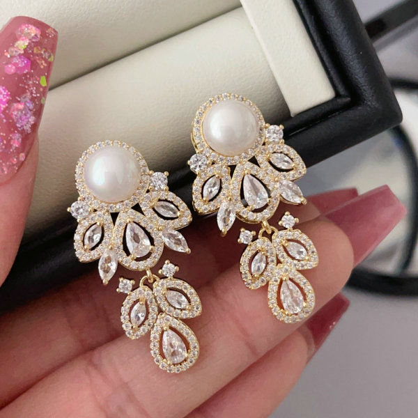 Pearl zircon earrings