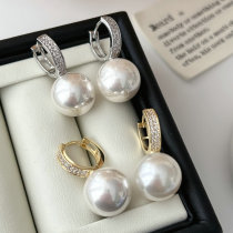 Pearl drop earrings