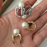 Fashion pearl earrings
