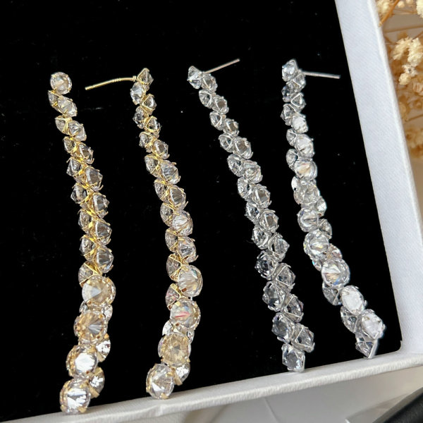 Long zircon earrings
