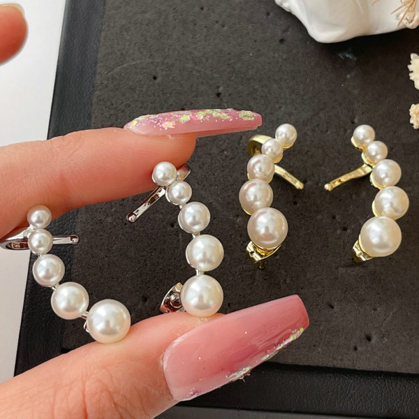 Short pearl earrings