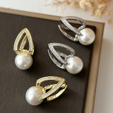 Fashion pearl earrings
