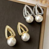 Fashion pearl earrings