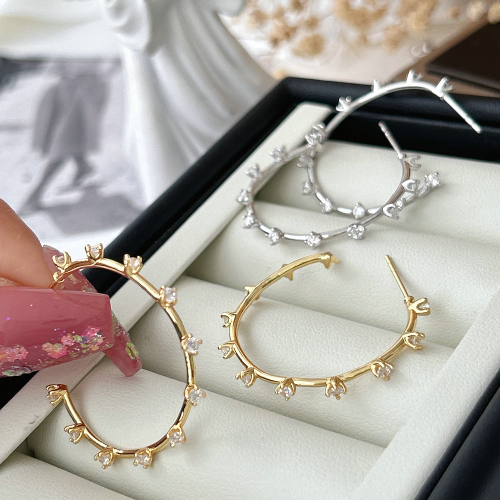 Thin simple hoop