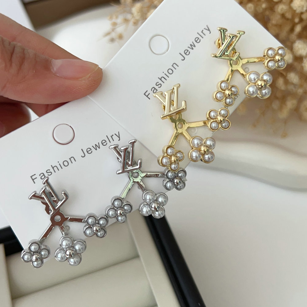Lv pearl earrings