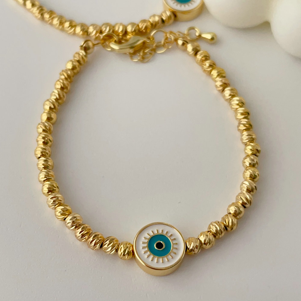 Eye bead bracelet