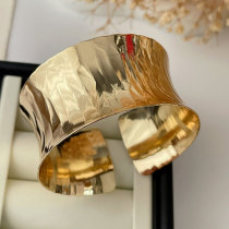Metal chunky cuff