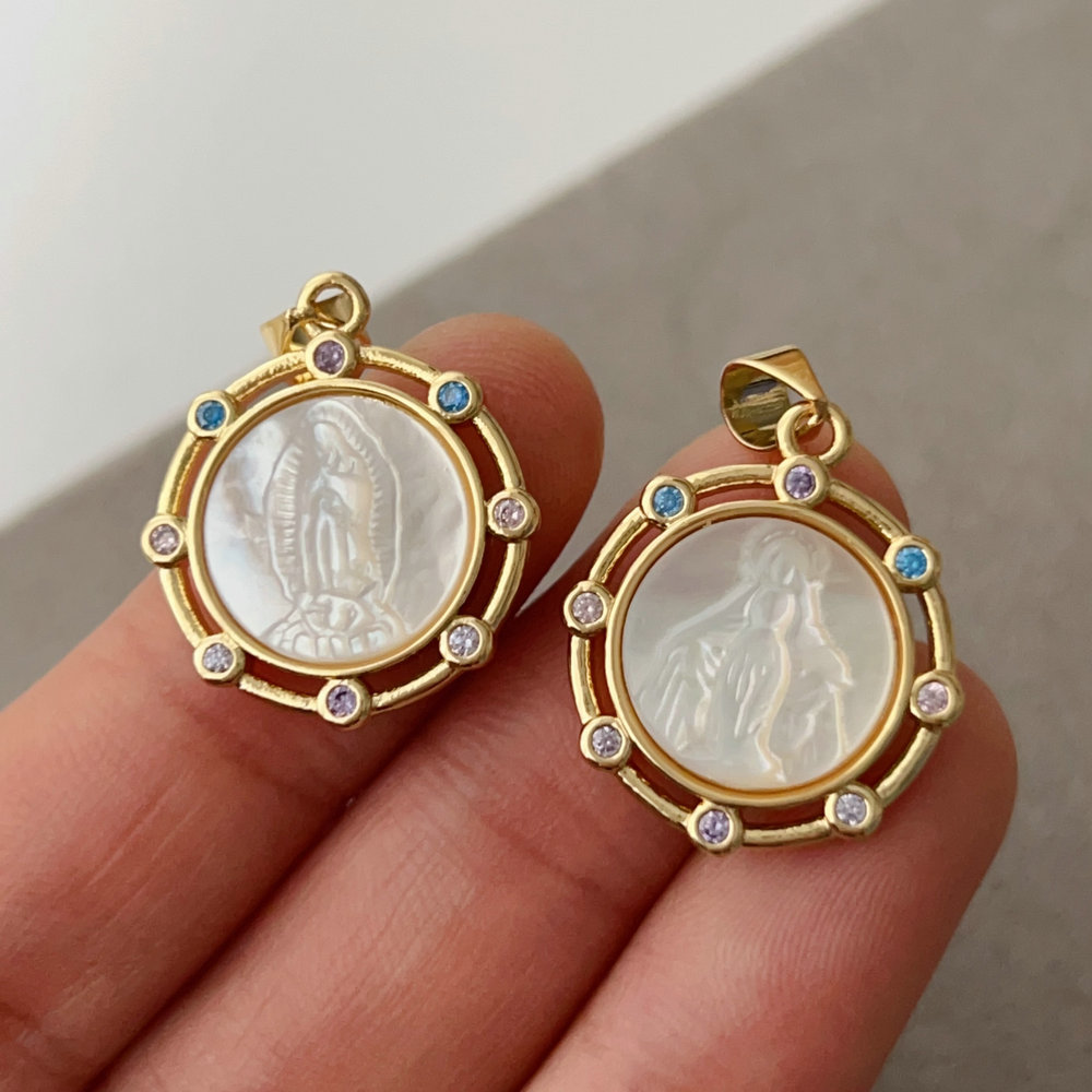 Round religion shell pendant