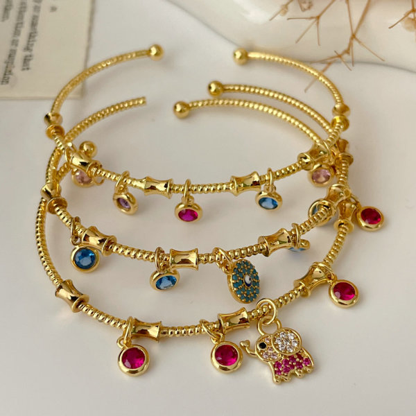 Fashion charms bracelet