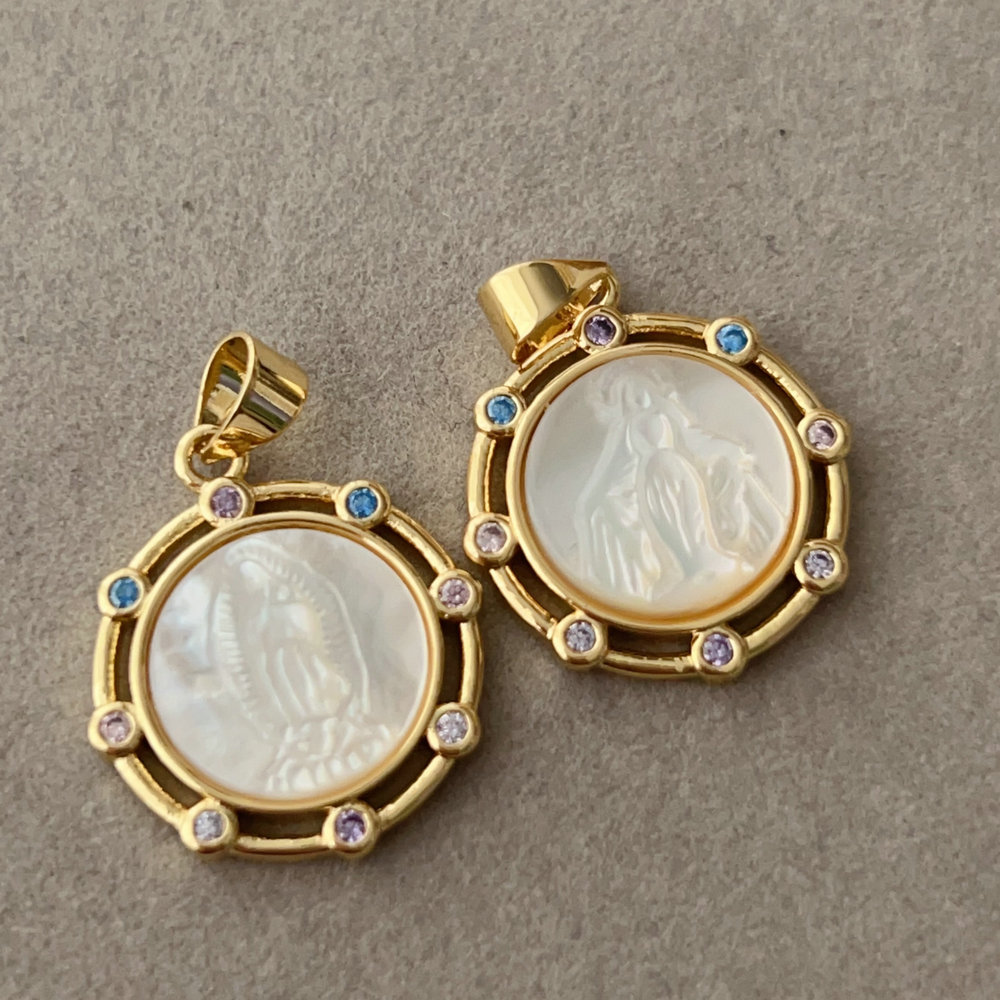 Round religion shell pendant