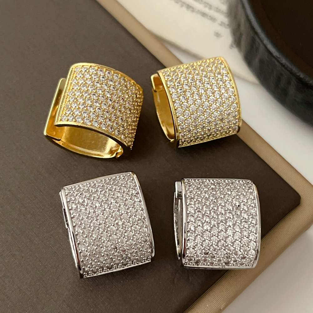 Chunky zircon hoop