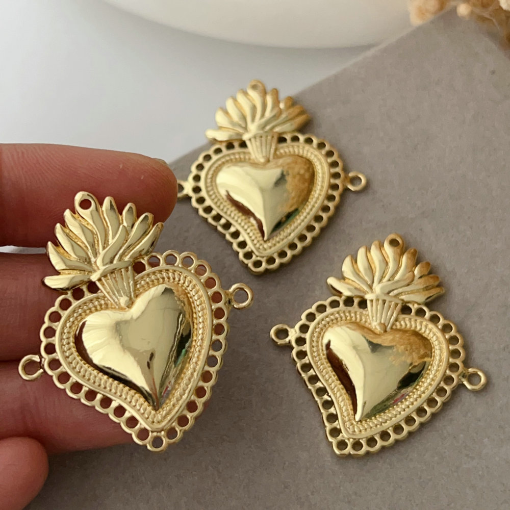 Pave heart connector