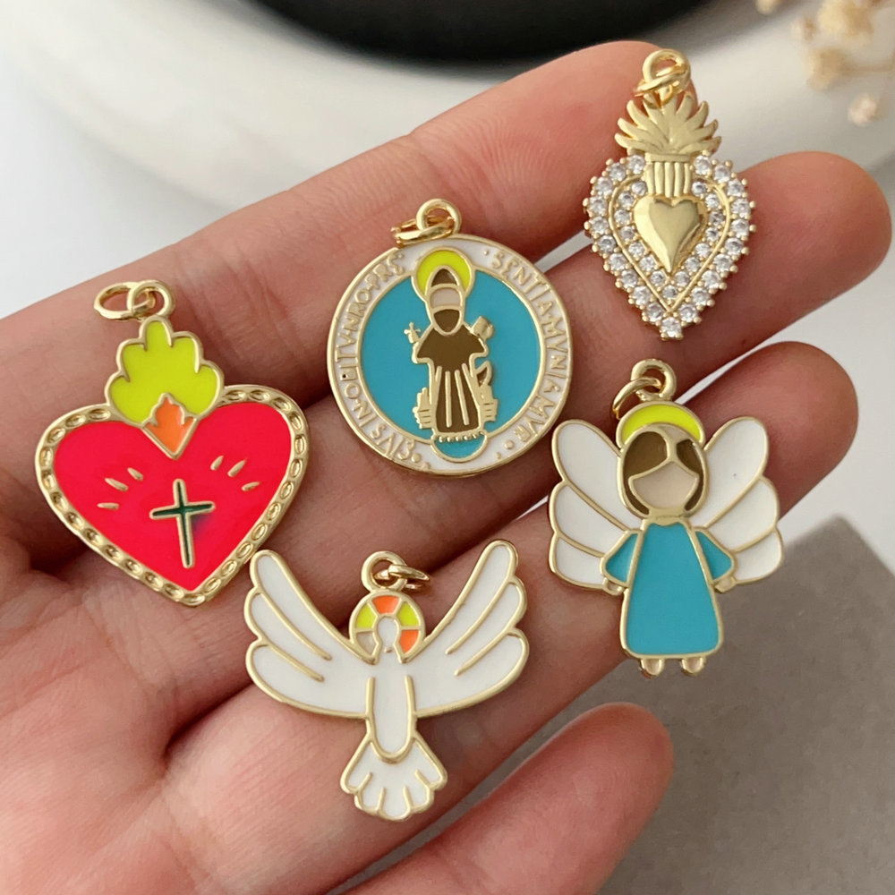 Enamel heart angle charm